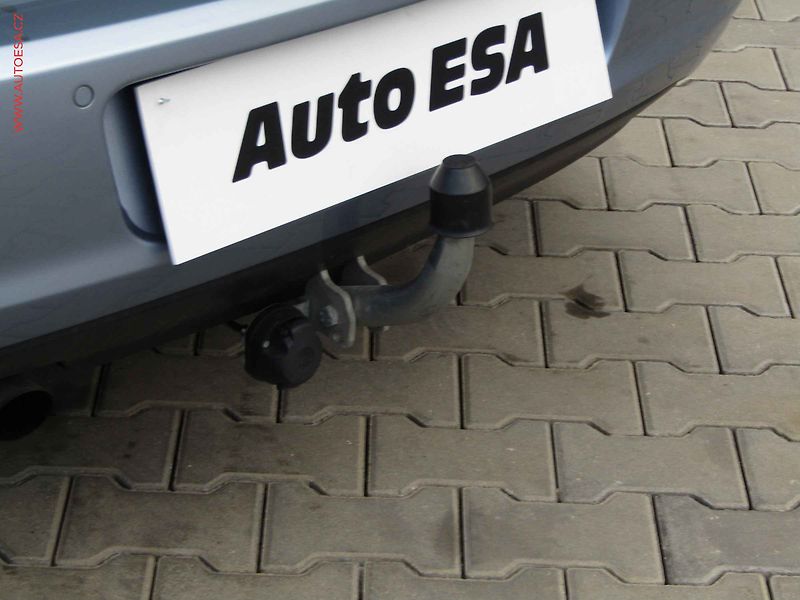 Volkswagen Golf (2009) 2.0 TDi, AC, výhřev sed - fotka 16 z 17