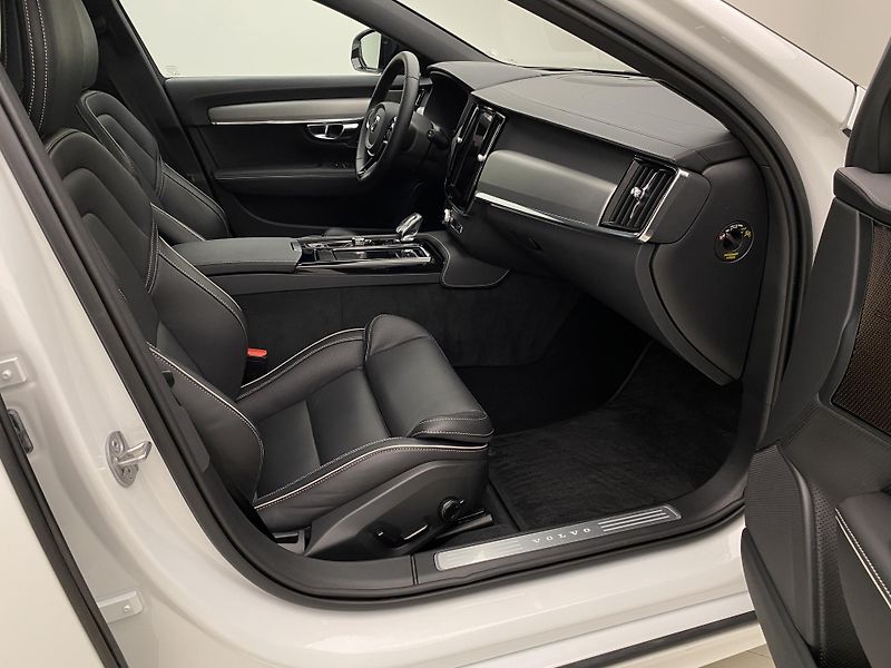 Volvo V90 T8 AWD RECHARGE DARK ULTRA - fotka 24 z 65