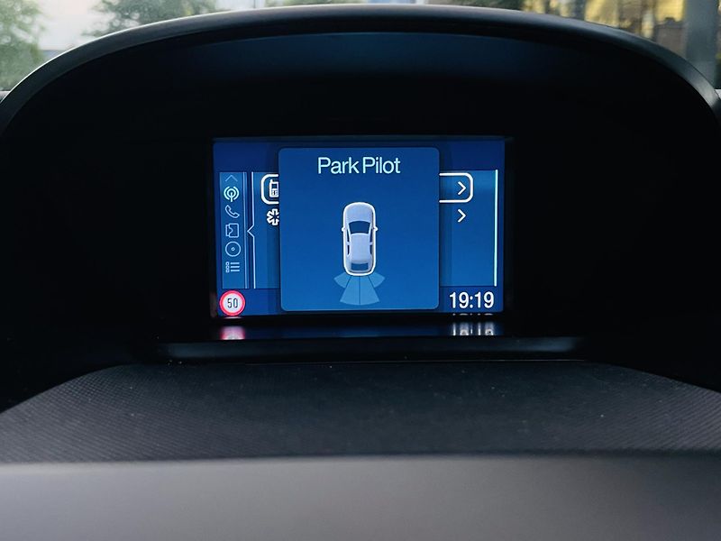 Ford Kuga 2.0TDCi 4x4 MAN TAŽNÉ VÝHŘEV - fotka 41 z 44