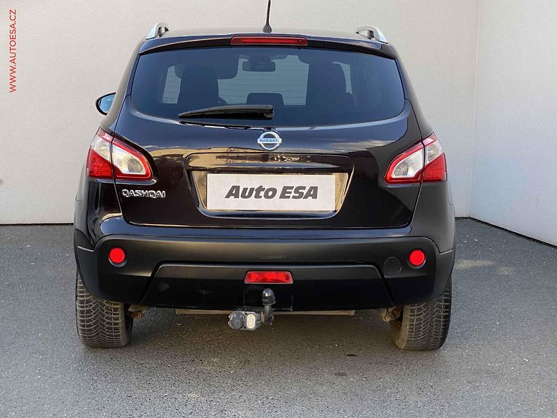 Nissan Qashqai (2011) 1.6 i, I-Way, navi, TZ, panor - fotka 5 z 18