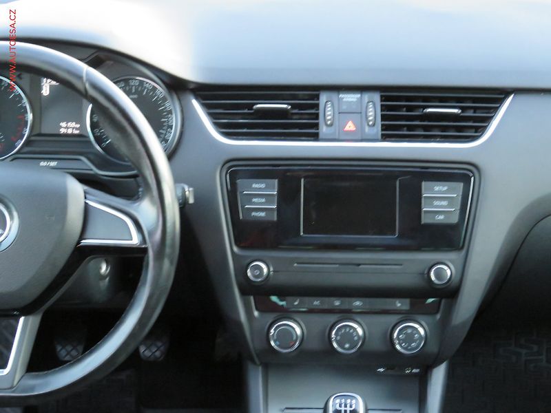 Škoda Octavia (2016) 1.6TDi, ČR, AC, výhřev sed - fotka 11 z 20