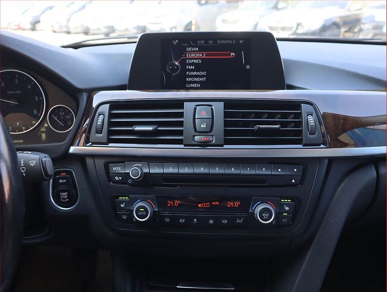 BMW Řada 3 (2015) 320 d xDrive, 4X4, Automat - fotka 12 z 21