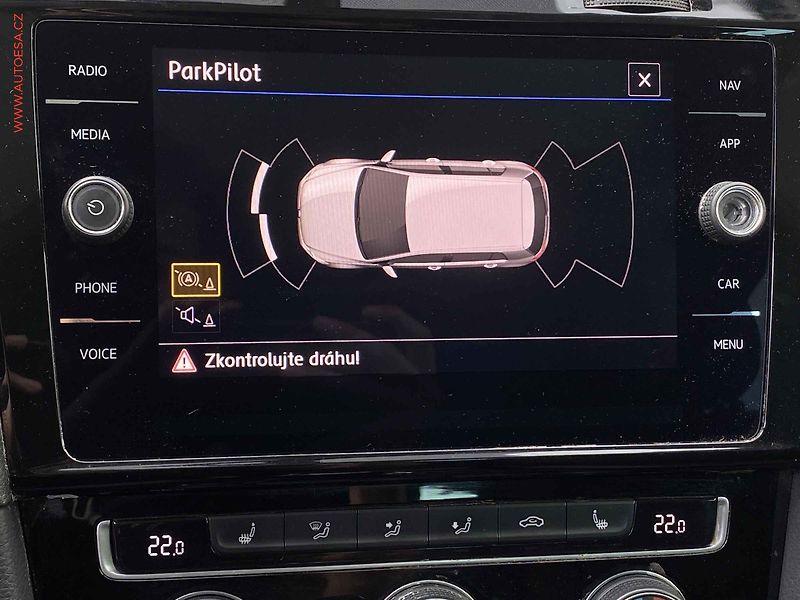 Volkswagen Golf (2018) 1.5 TSi, Join, panor - fotka 18 z 19