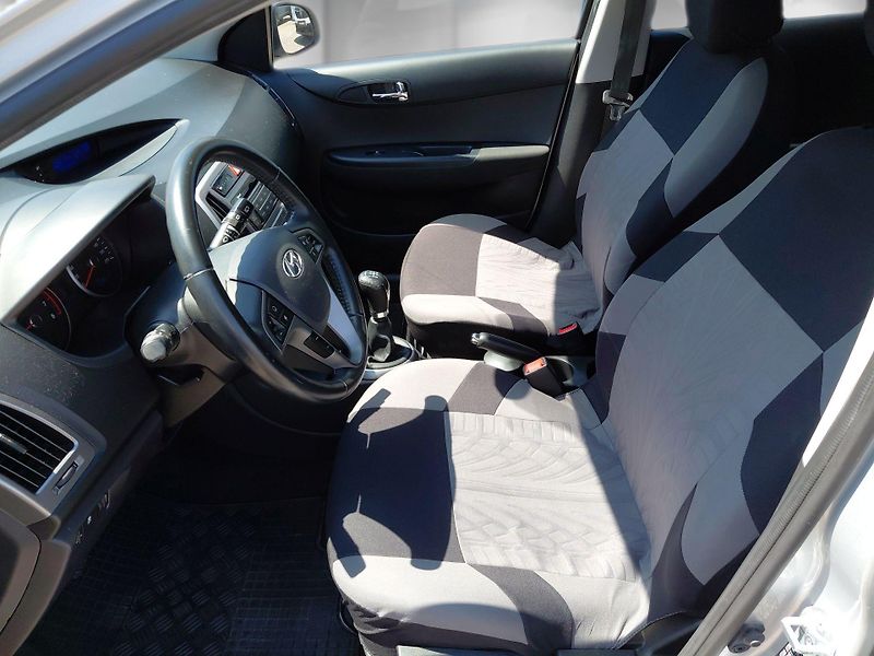 Hyundai i20 (2014) 1,25i 63 kW Family Go - fotka 13 z 24