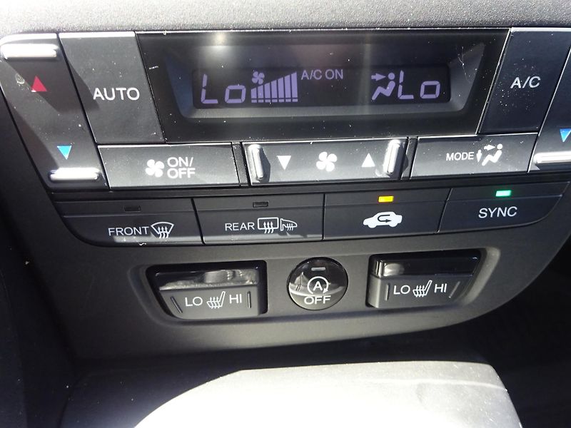 Honda Civic 1.8 i-VTEC 104kW TOURING - fotka 19 z 24