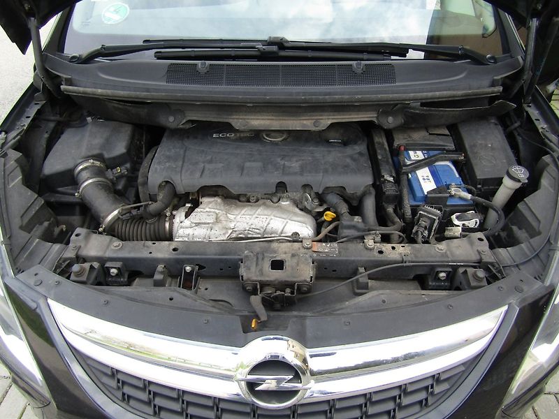 Opel Zafira (2015) 2.0 CDTi ÚPLNÁ SERVISNÍ HISTOR - fotka 44 z 48