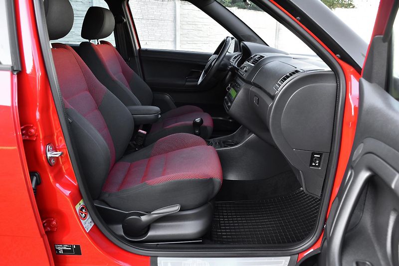 Škoda Fabia 1.2 TSi MONTE CARLO,KLIMA,TEMP - fotka 31 z 43