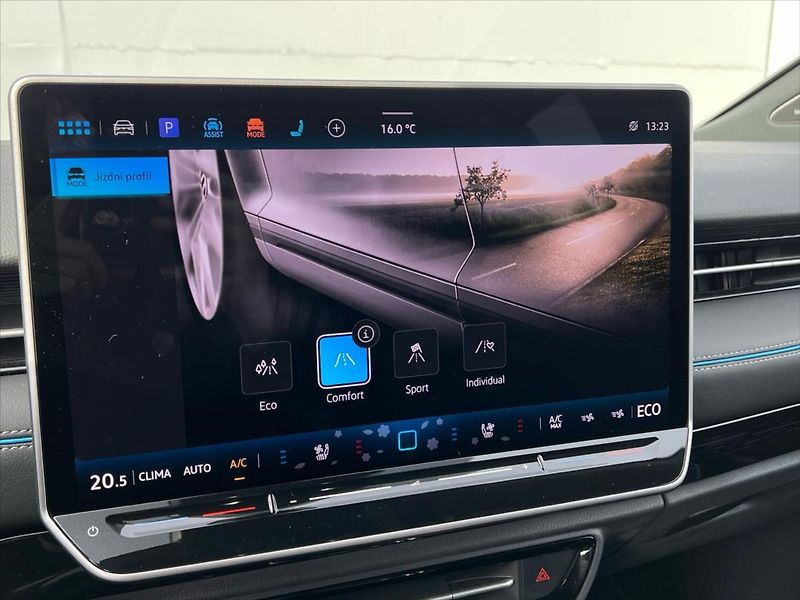 Volkswagen ID.7 1,0 210 kW kap. 77kWh  PRO - fotka 26 z 33