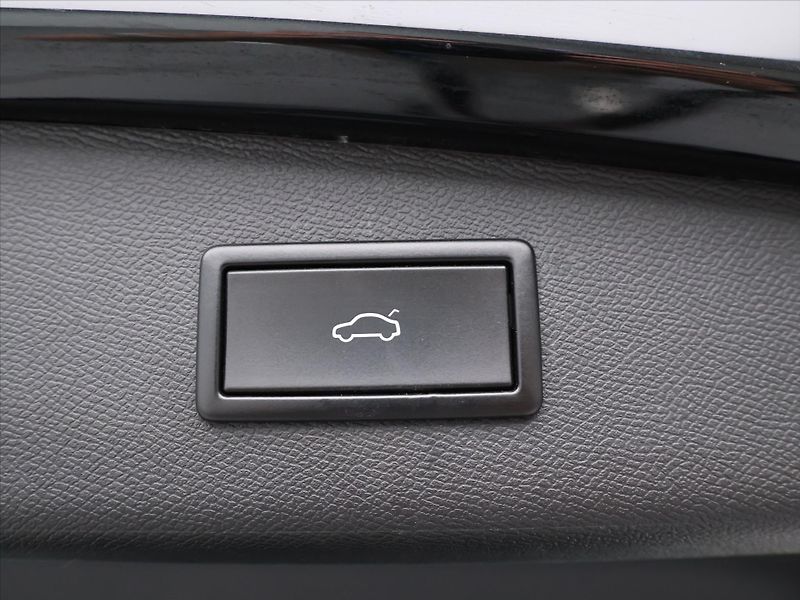 Seat Leon 2,0 TDI DSG Xcellence ST - fotka 9 z 28
