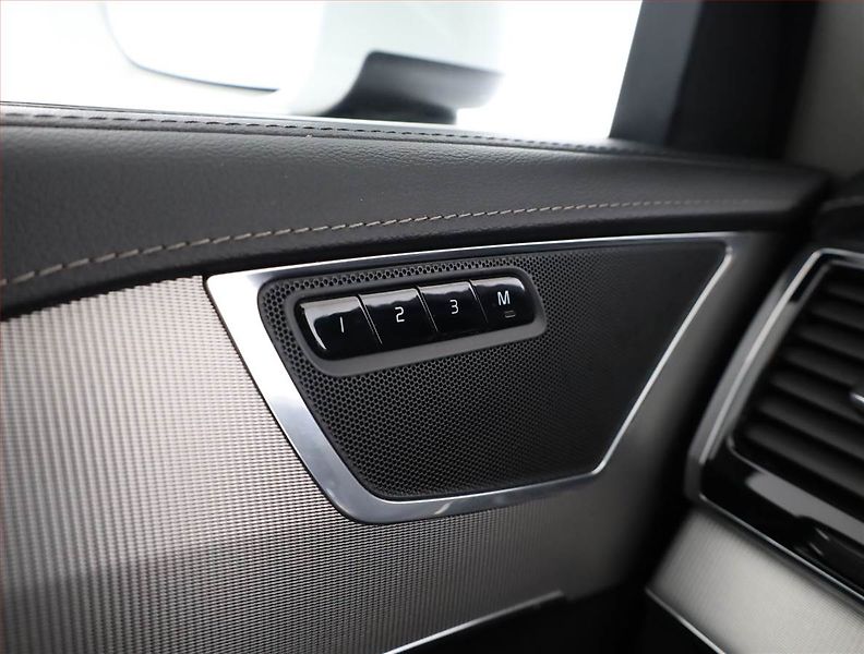 Volvo XC90 (2019) T6 AWD - fotka 18 z 21