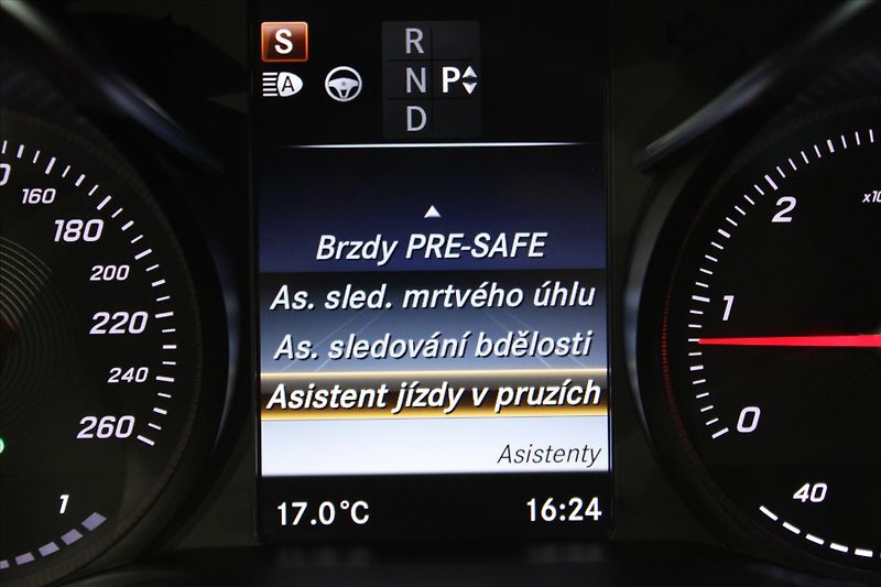 Mercedes-Benz Třídy C 250d Coupé AMG Line DIS+/Burme - fotka 19 z 30
