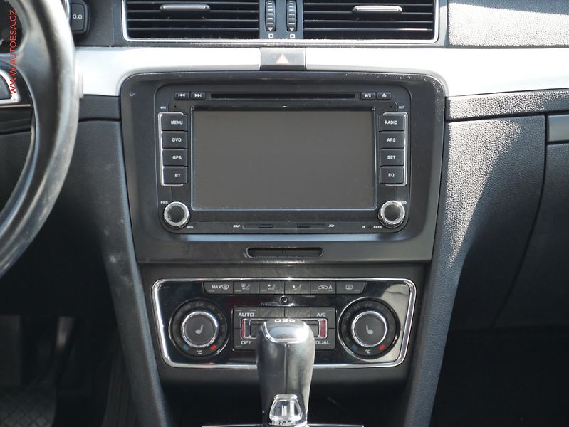 Škoda Superb (2014) 2.0 TDi, ČR, Elegance, DSG - fotka 11 z 20