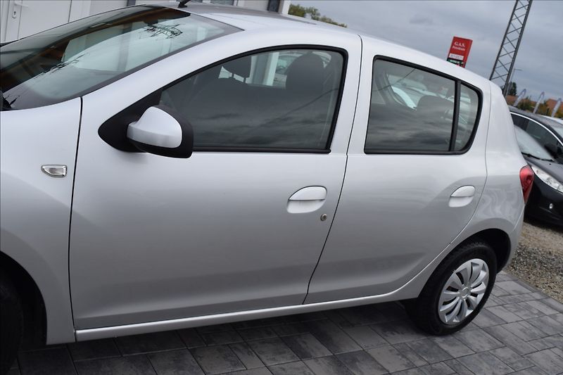Dacia Sandero 1,2 i 55KW PO SERVISE - fotka 8 z 39