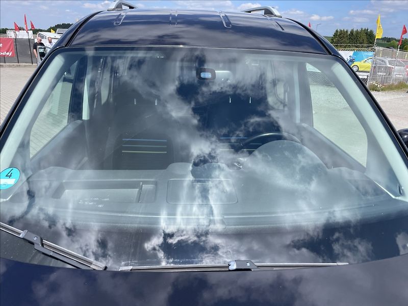 Volkswagen Caddy 2,0 TDi 103kw MAXI SOCCER 7mís - fotka 47 z 47