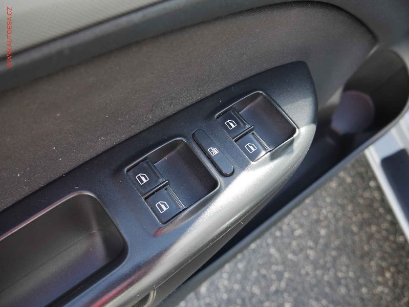 Škoda Octavia (2010) 1.6TDi, ČR, autoAC - fotka 12 z 24