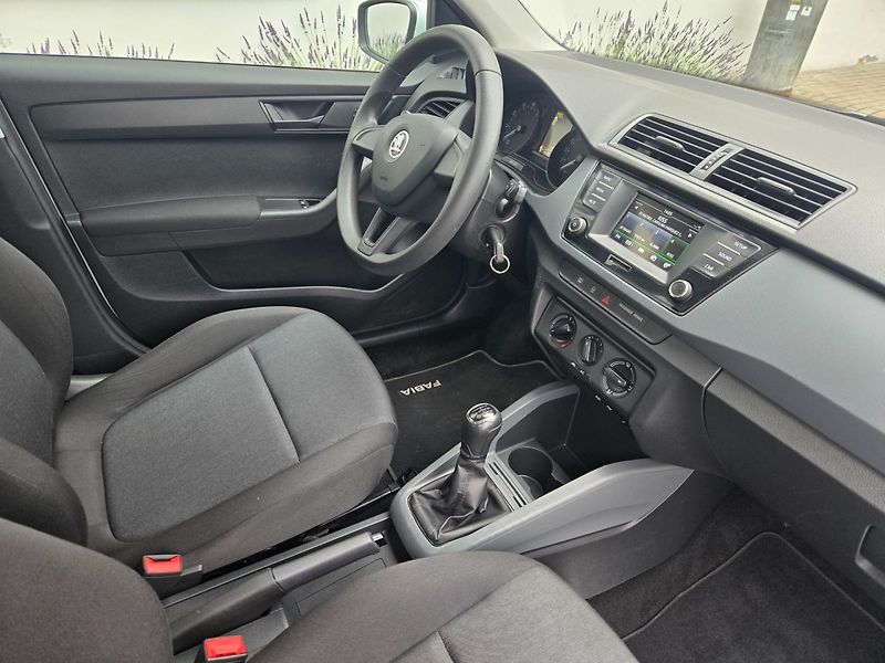 Škoda Fabia (2015) 1.0 MPi TOP STAV - fotka 17 z 21