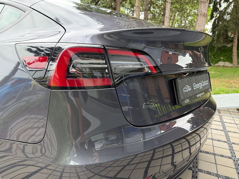 Tesla Model 3 REZERVACE - fotka 8 z 41