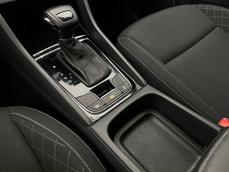 Škoda Karoq 1.5 TSI DRIVE AUT - fotka 23 z 40