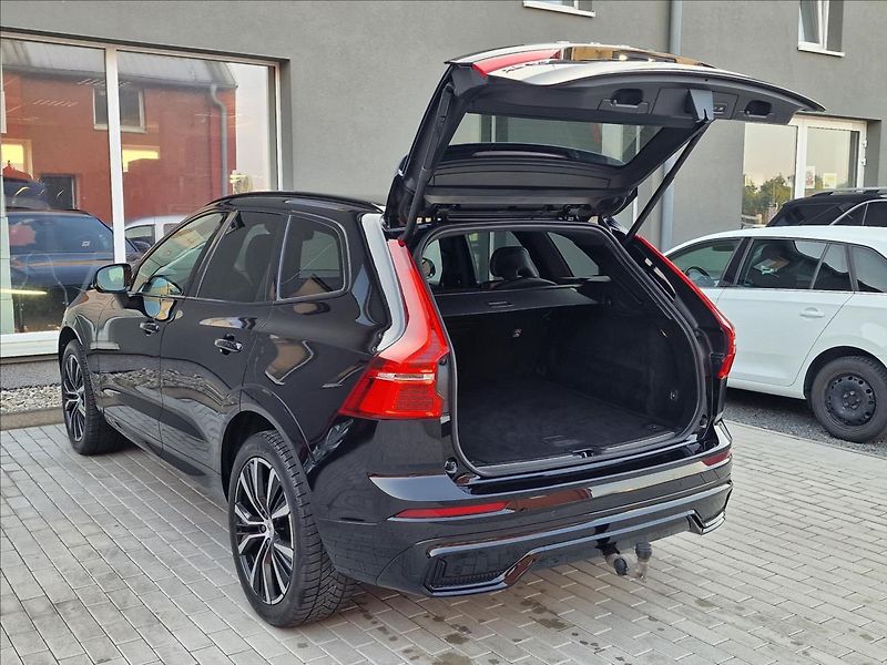 Volvo XC60 B5 184kW Plus Dark Auto,1.Maj - fotka 41 z 50