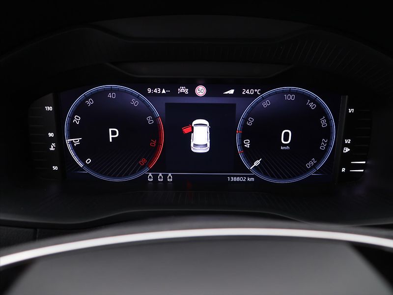 Škoda Karoq 2,0 TSI 140kW DSG CZ Sportline - fotka 17 z 33