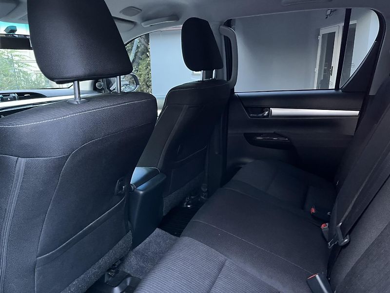 Toyota Hilux (2023) 2.8 D-4D EXECUTIVE DOUBLE CAB - fotka 19 z 35