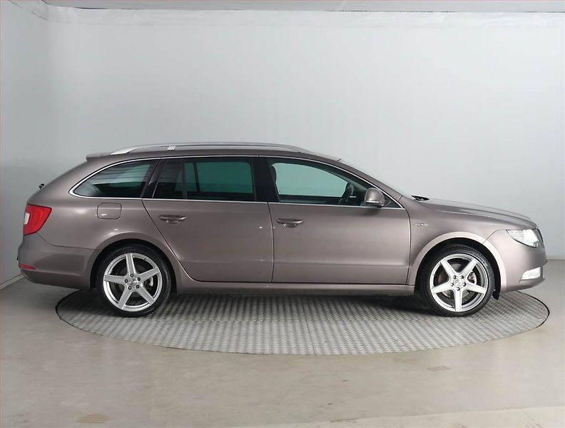 Škoda Superb (2013) Ambition 2.0 TDI, Automat - fotka 6 z 18