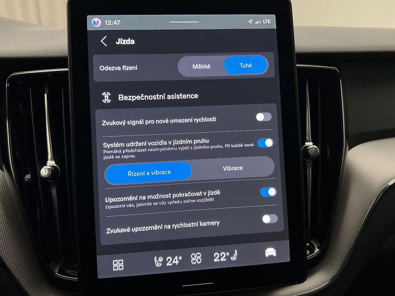 Volvo XC60 B5 AWD BLACK EDITION PLUS AUT  - fotka 36 z 45