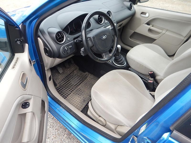 Ford Fiesta 1.4 TDCi, GHIA, KLIMA - fotka 9 z 25