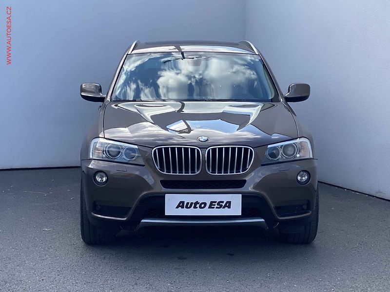 BMW X3 (2013) 3.0D xD, servis.kniha, AT - fotka 2 z 19