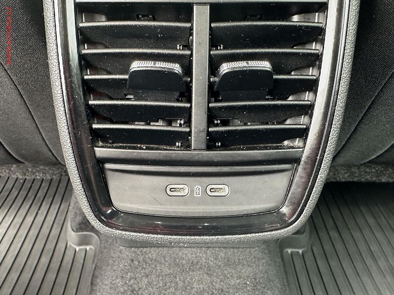 Škoda Kamiq (2021) 1.5 TSi, 2.maj,ČR, Style - fotka 18 z 20