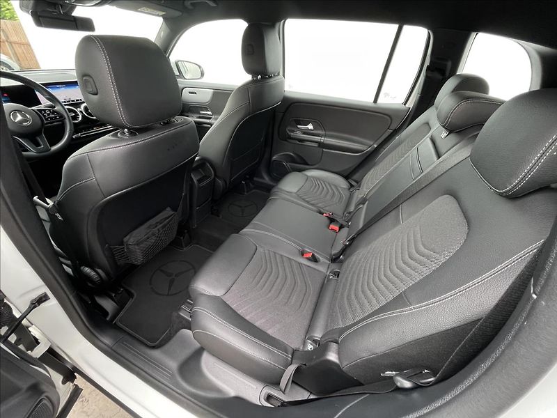 Mercedes-Benz GLB 2,0 200d AT8 7Míst - fotka 15 z 24