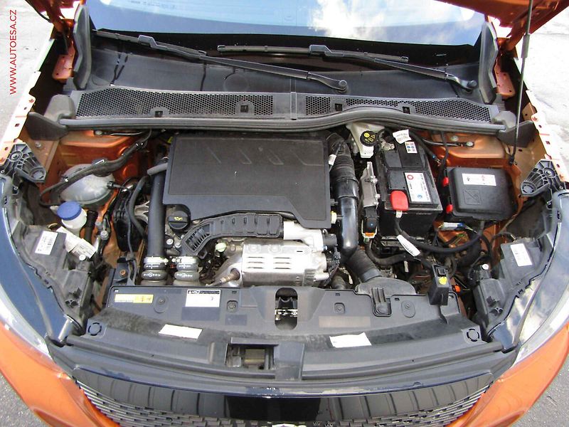 Peugeot 2008 (2020) 1.2 PT, 1.maj,ČR, Allure, AT - fotka 23 z 23