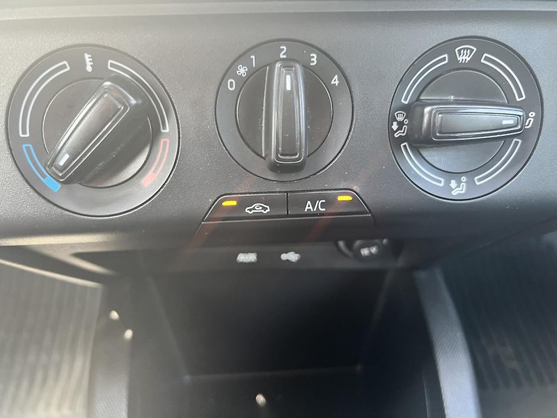 Škoda Fabia 1.0TSi 70kw TEMPOMAT TAŽNÉ ALU - fotka 25 z 44