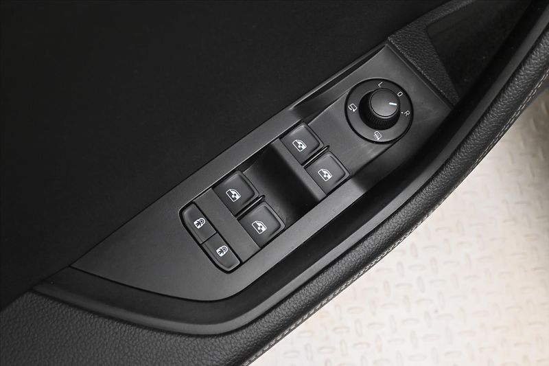 Škoda Superb 2,0 TDI 110kW DSG Style Záruka - fotka 26 z 31