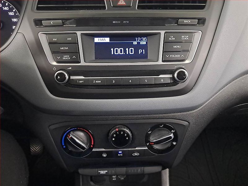 Hyundai i20 (2017) 1.2, Serv.kniha, Park. senzory - fotka 12 z 15