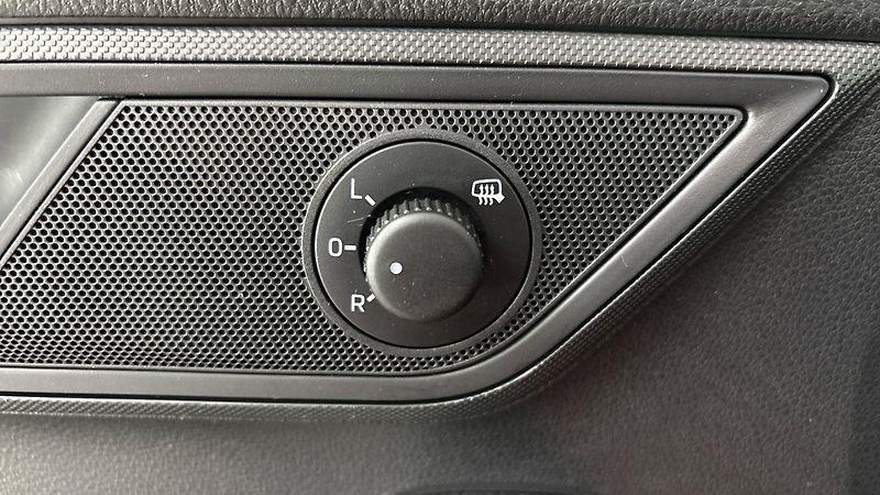 Škoda Fabia 1.0 TSI Ambition Combi Tour - fotka 21 z 24