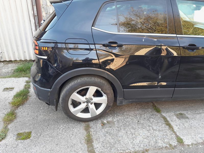 Volkswagen T-Cross (2021) 1,5 TSI DSG  - fotka 8 z 19