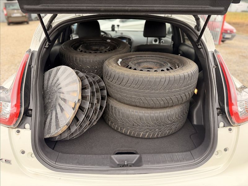 Nissan Juke 1,2 16V 85kW NAVI +SADA KOL - fotka 19 z 25