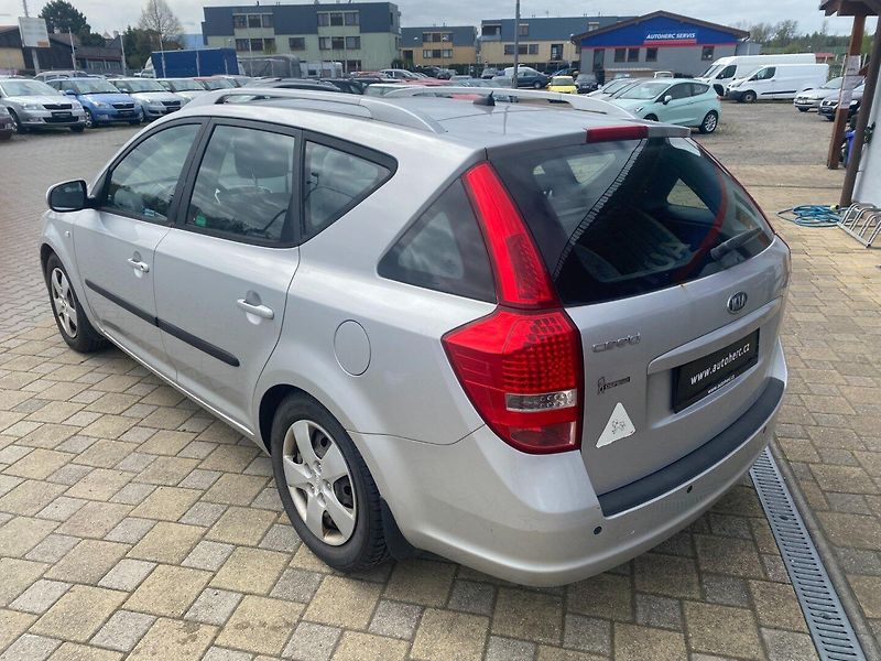 Kia Ceed (2010) 1.4  ČR - fotka 5 z 16