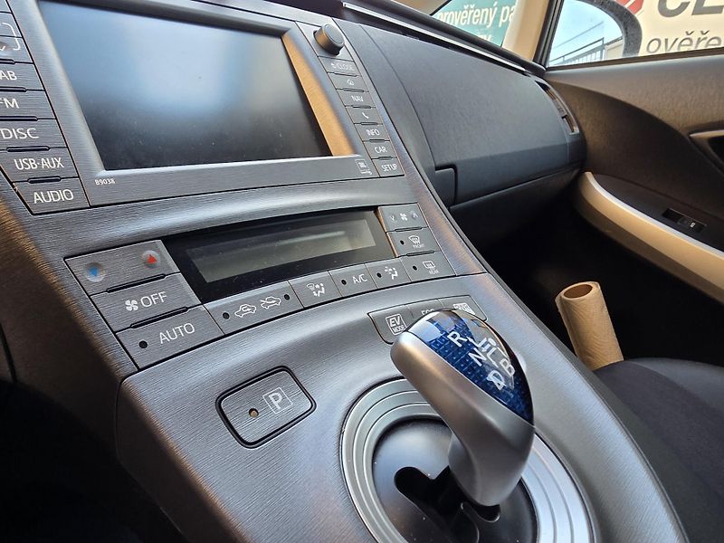 Toyota Prius 1.8-HYBRID-spotř.5l/100km - fotka 18 z 18