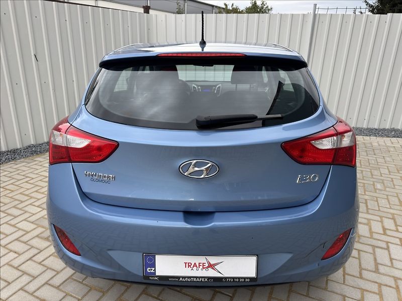 Hyundai i30 1,4 i 73kW ALU klima původ ČR - fotka 11 z 50
