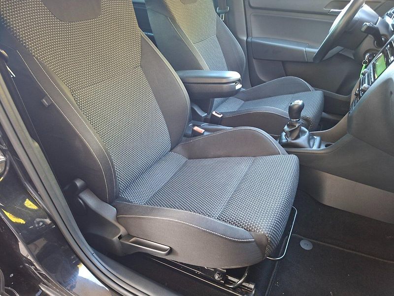 Škoda Rapid (2014) SPBK 1.2TSI 77kW -VÝBAVA! - fotka 19 z 28
