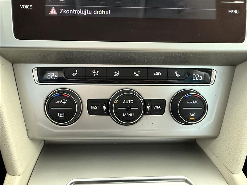Volkswagen Passat 2,0   TDI 110kW,SERVISNÍ KNÍŽK - fotka 22 z 30