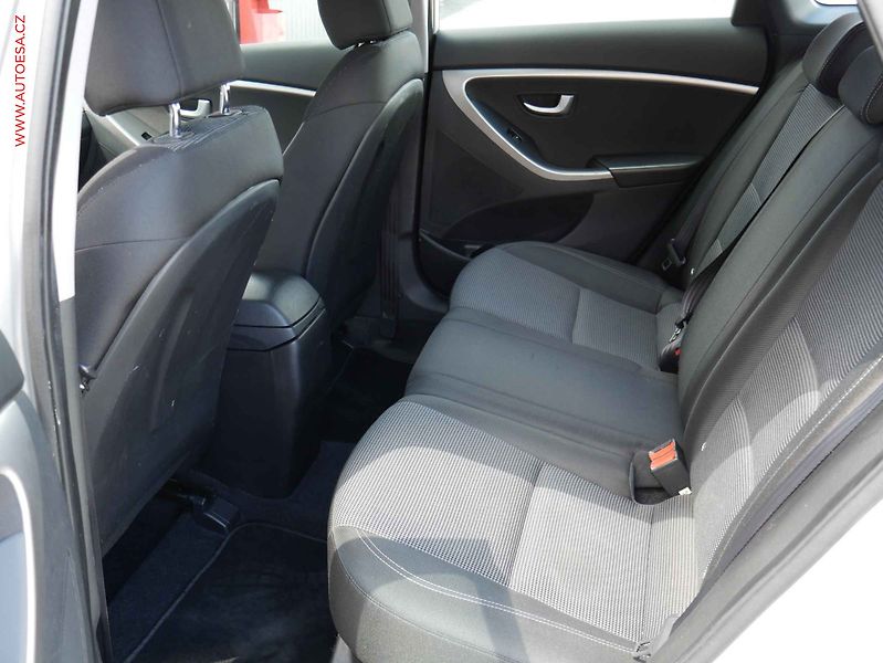 Hyundai i30 (2016) 1.6 CRDi, ČR, AC, temp, tažné - fotka 10 z 18