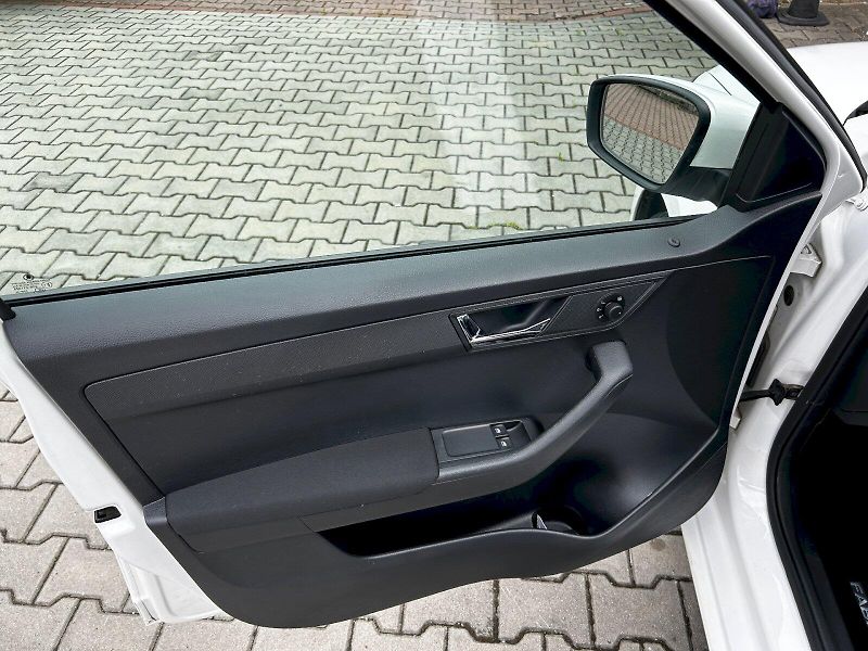 Škoda Fabia (2018) Combi 1.0 TSI 70kW MP5 Ambitio - fotka 20 z 31