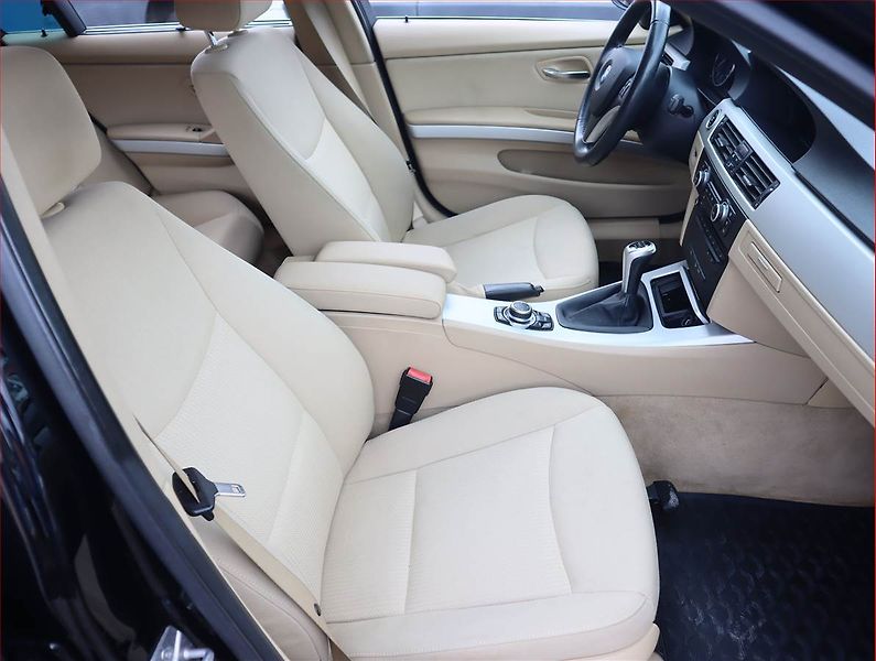 BMW Řada 3 (2010) 320 d xDrive, 4X4, Navi - fotka 9 z 19
