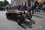 Stovka nablýskaných motocyklů a automobilů předválečné a meziválečné éry vyrazila v neděli z Horního náměstí v Přerově na spanilou jízdu regionem. Nejstarší účastnicí byla 88letá Libuše Šulcová. Vyrazila na motocyklu BSA 770 se sidecarem z roku 1928.