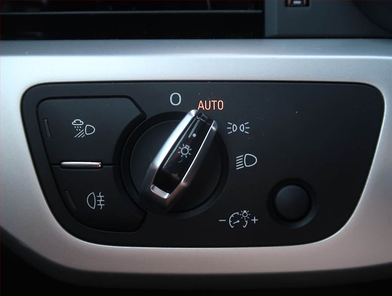 Audi A4 (2017) 2.0 TDI, Automat, Serv.kniha - fotka 18 z 23