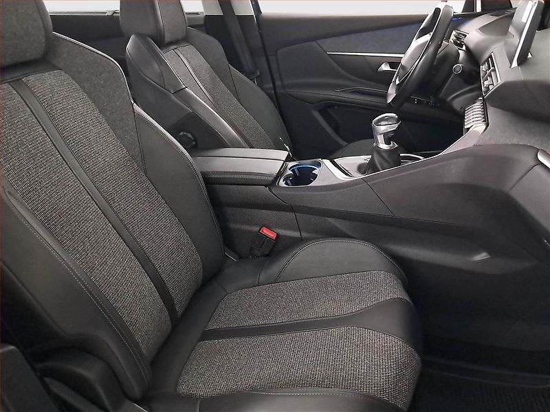 Peugeot 5008 (2019) PureTech 130, 7 míst, ČR,1.maj - fotka 9 z 25