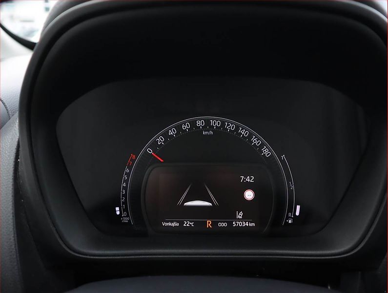 Toyota Aygo (2023) Executive 1.0, Automat - fotka 11 z 18
